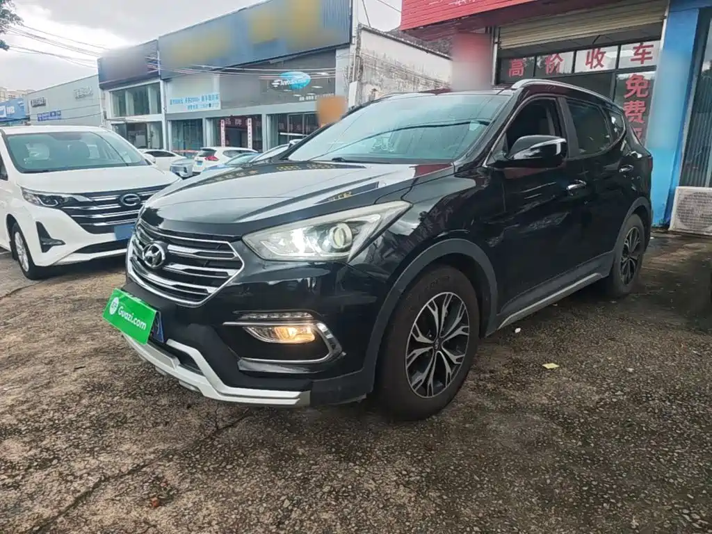 Фото 1 - Hyundai Santa Fe
