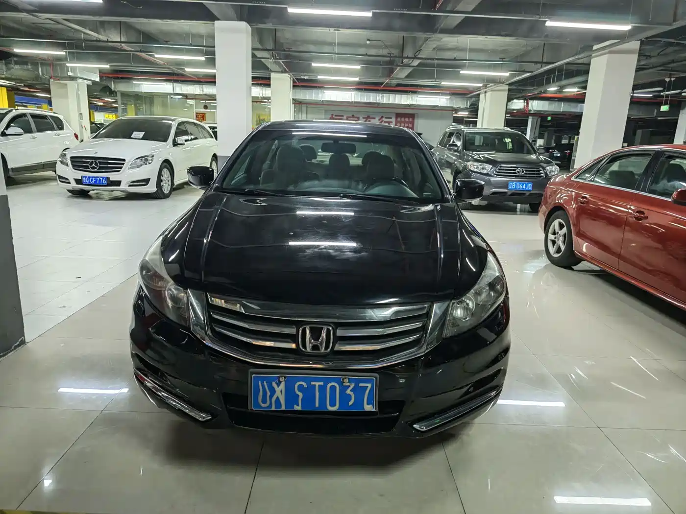 Фото 2 - Honda Accord