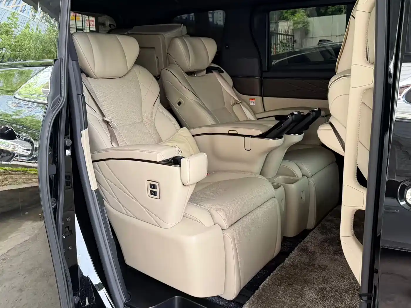 Toyota Vellfire 2025 2024 Crown Hybrid 2.5L Executive Premium Edition