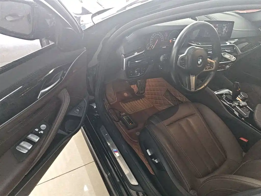 BMW 5 Series 2019 525Li M Sport Package фото 16