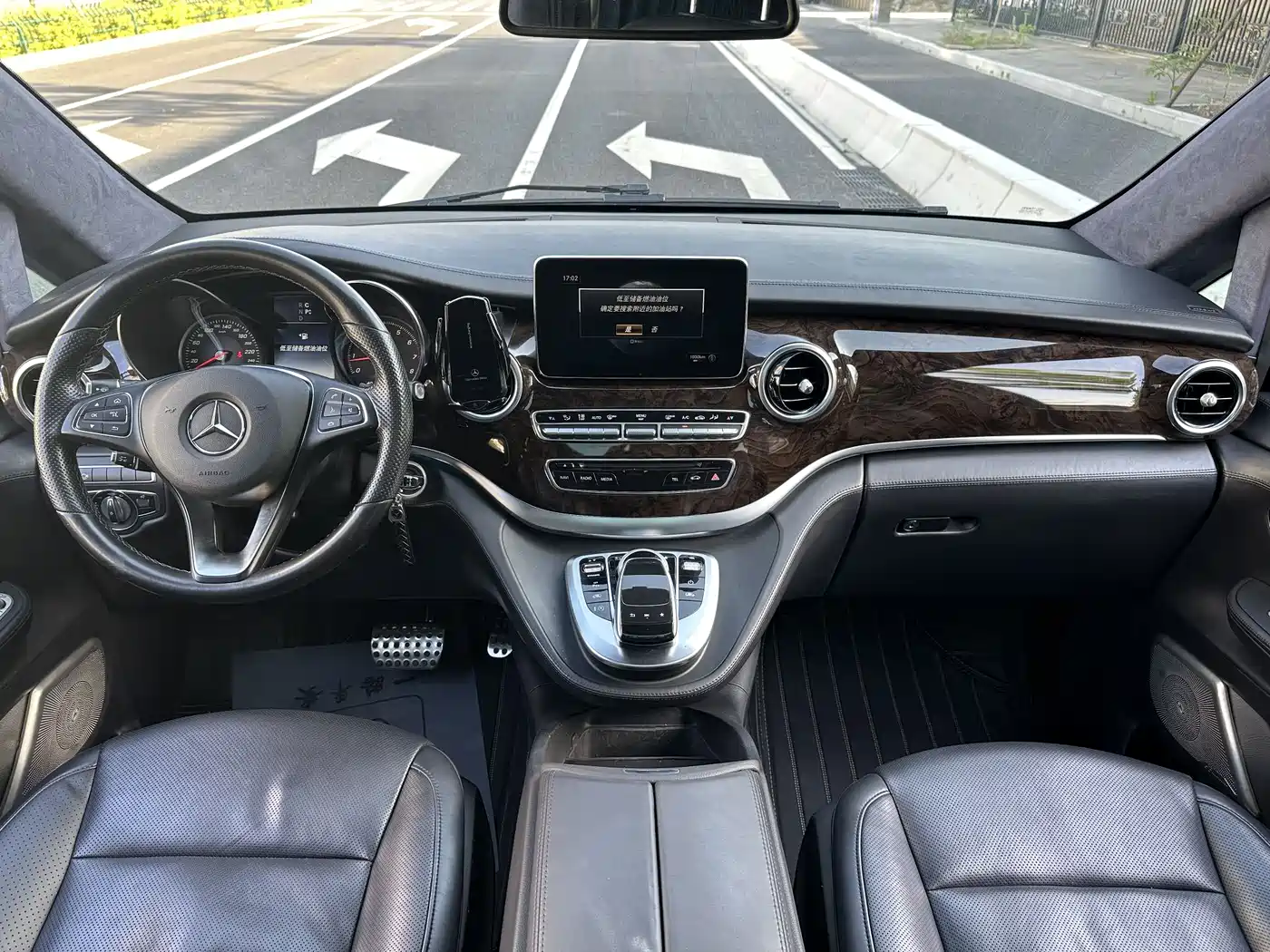 Mercedes-Benz V-Class 2018 V 260 L Premium Long Wheelbase Edition China VI фото 10