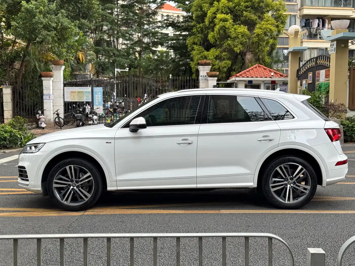 Audi Q5L 2020 Facelift 40 TFSI Honor Fashion фото 16
