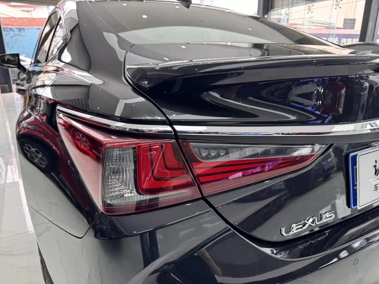 Lexus ES 2018 300h Excellence Edition China V фото 9
