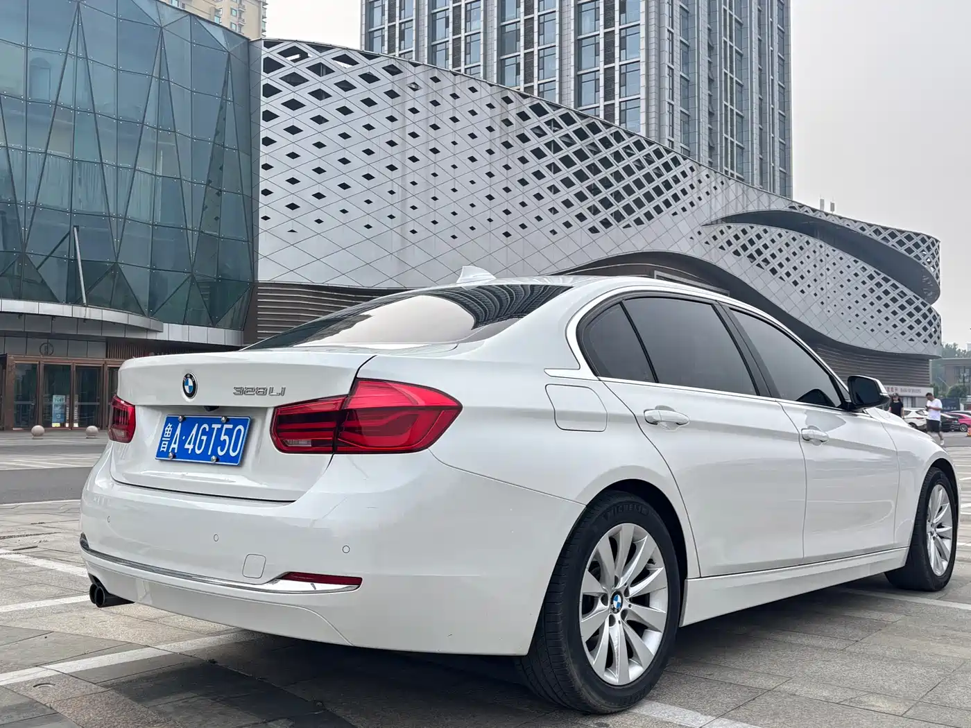 BMW 3 Series 2016 328Li Fashion фото 3