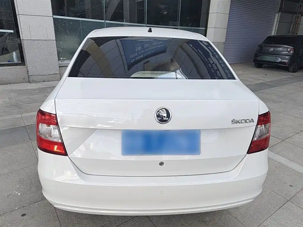 Škoda Rapid 2013 1.6L Automatic Smart Selection фото 4