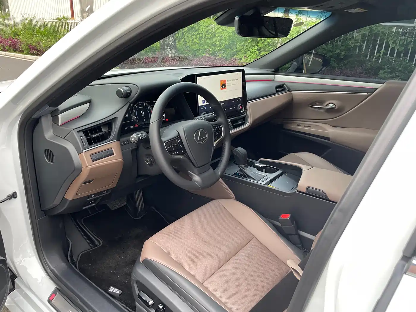Lexus ES 2025 200 Ultimate Edition фото 16