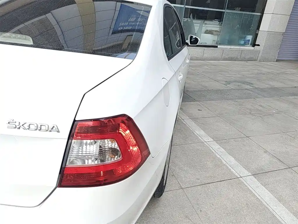 Škoda Rapid 2013 1.6L Automatic Smart Selection фото 24