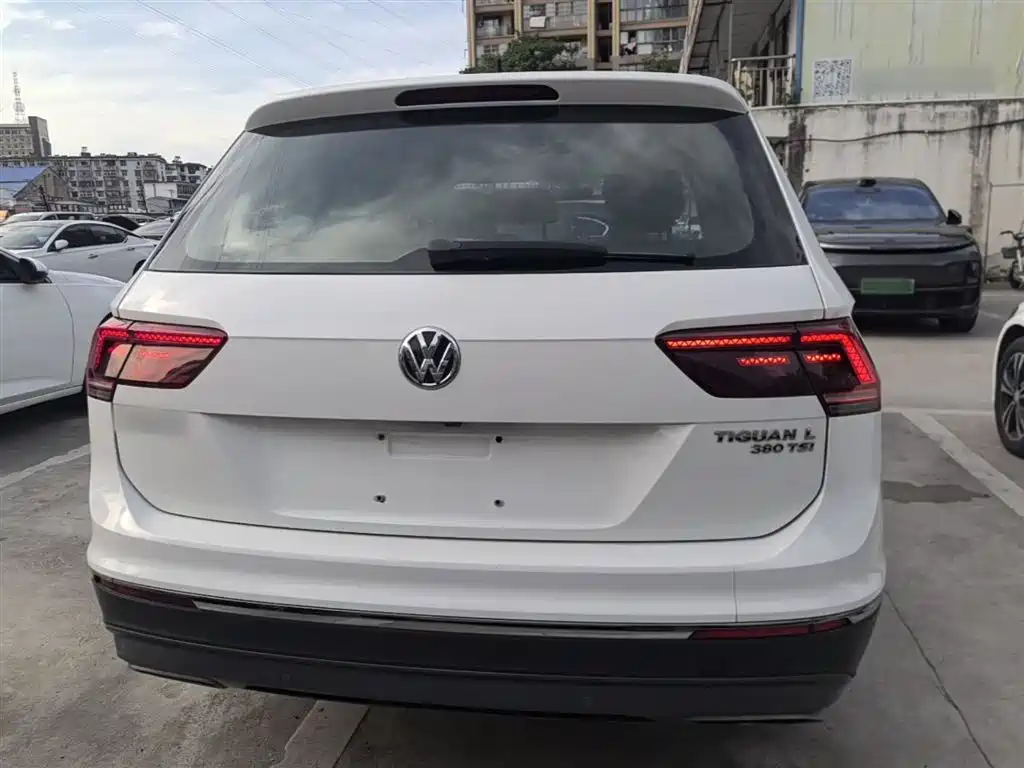 Volkswagen Tiguan L 2017 380TSI Automatic 4WD Luxury Edition фото 6