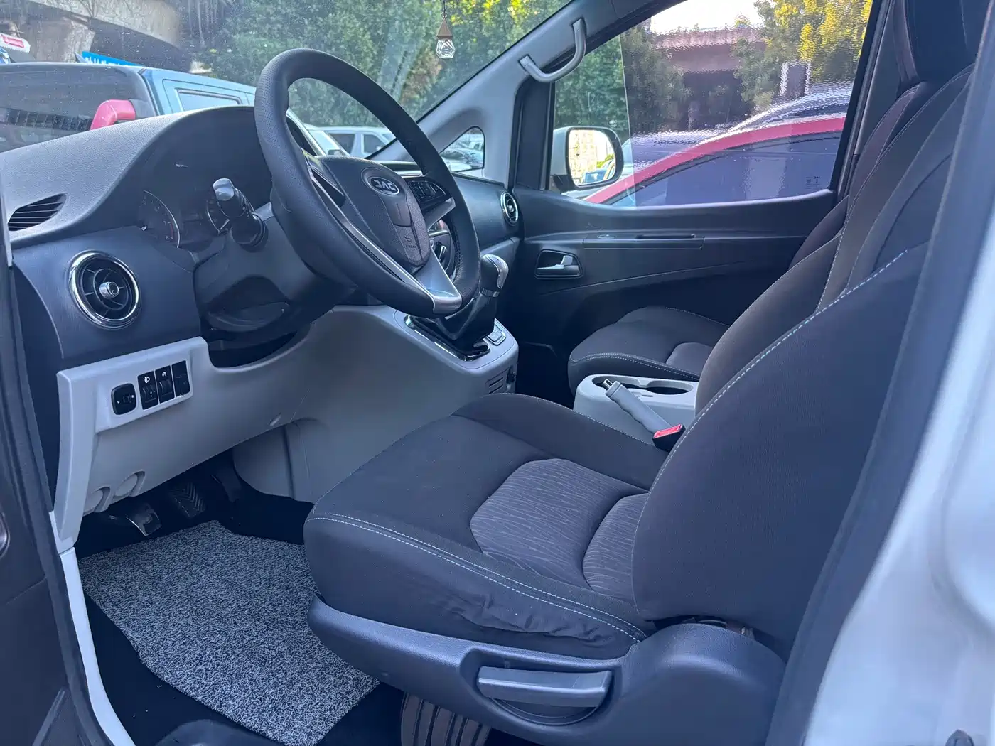 JAC Refine M3 2018 2018 IKEA Edition 1.6L Luxury Smart