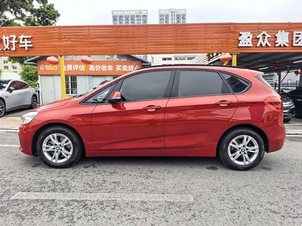 BMW 2 Series Touring 2016 218i Leading фото 4