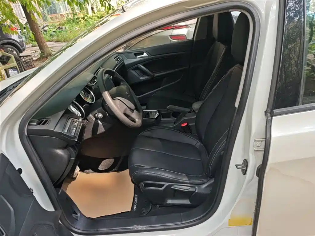 Peugeot 408 2014 1.8L Automatic Leading Edition фото 15