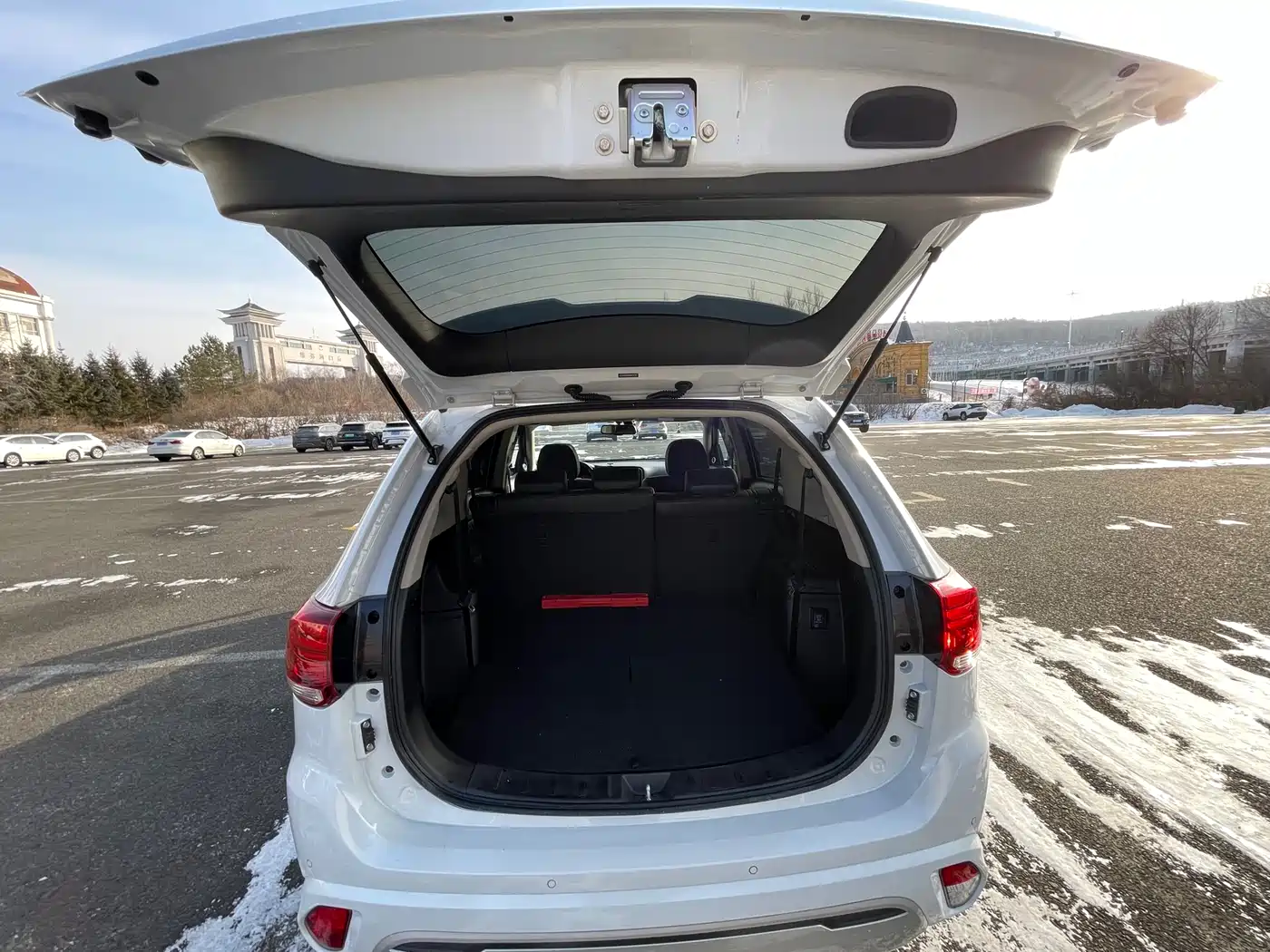Mitsubishi Outlander 2021 Facelift 2.0L 2WD Premium Edition 7-Seater фото 38