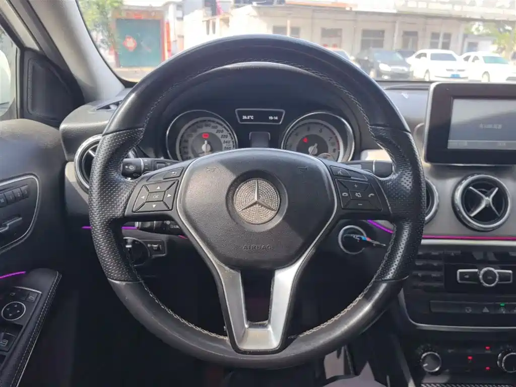 Mercedes-Benz GLA 2016 GLA 200 Dynamic фото 11
