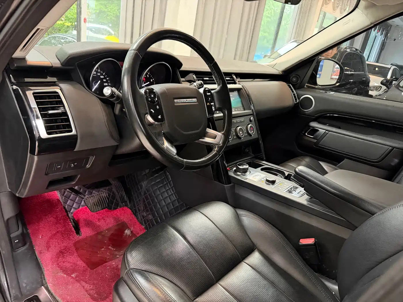 Land Rover Discovery 2018 3.0 SC V6 SE фото 4