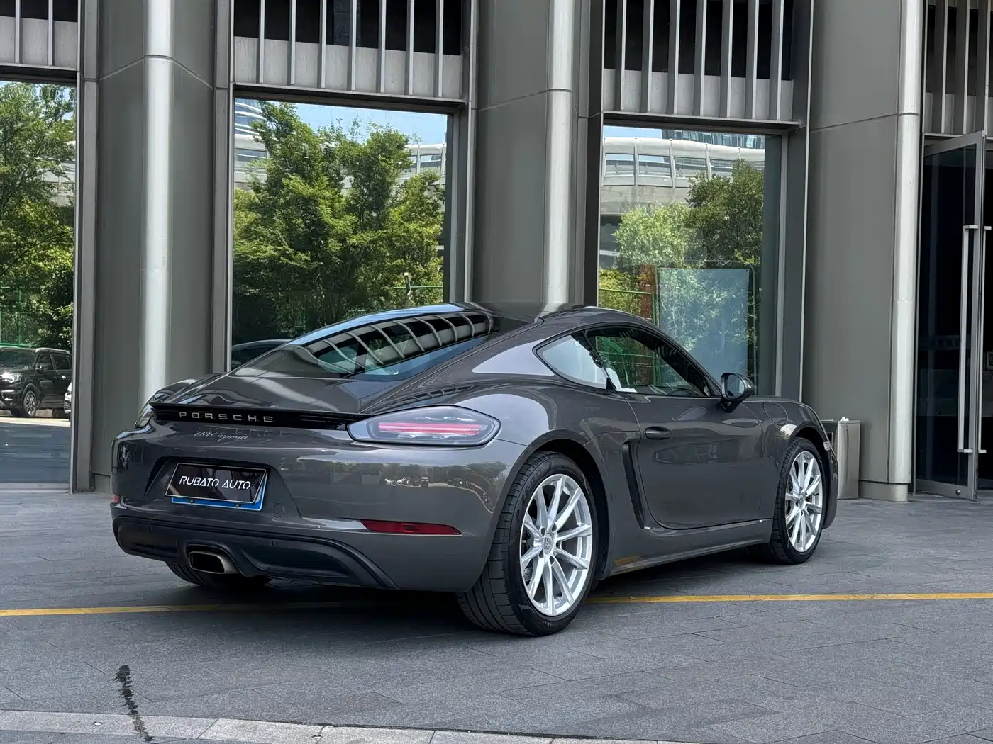 Porsche 718 2016 Cayman 2.0T фото 3