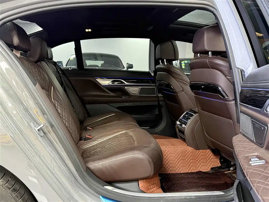BMW 7 Series 2021 Model 740Li Leading M Sport Package фото 12