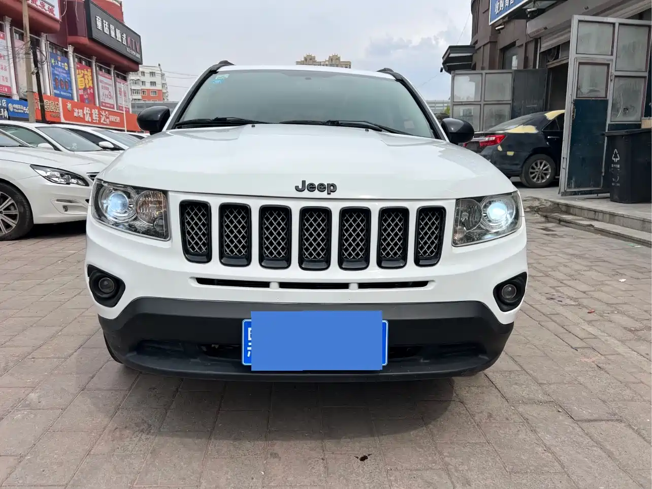 Photo 2 - Jeep Compass (Import)