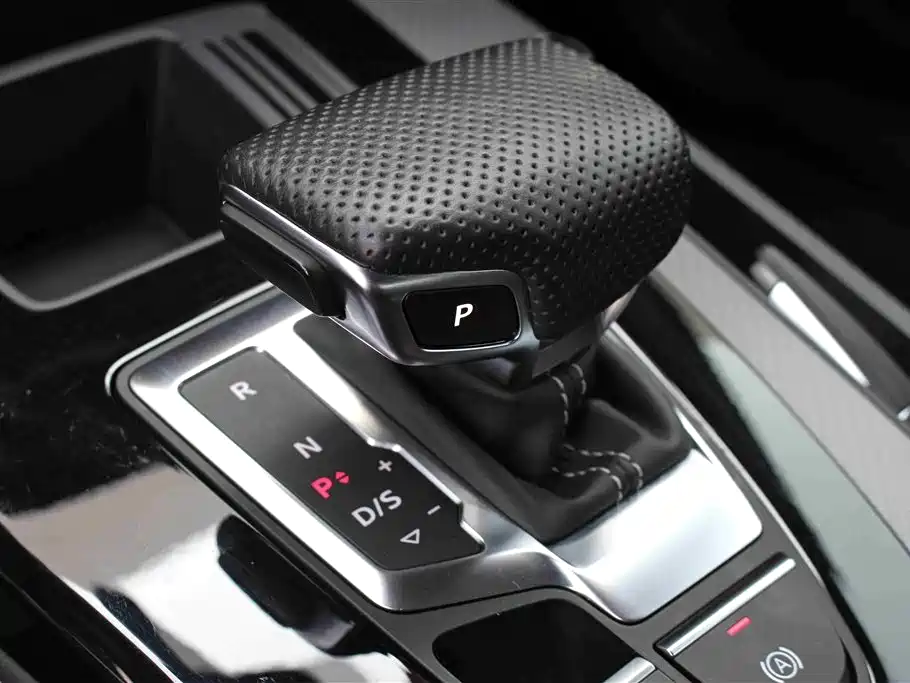 Audi Q5L 2024 Model 40 TFSI Luxury Dynamic фото 5