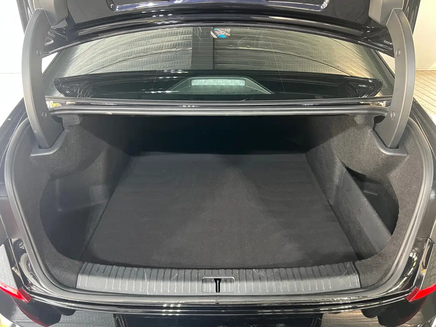 Volkswagen Passat 2020 Facelift 330TSI Luxury China VI фото 18