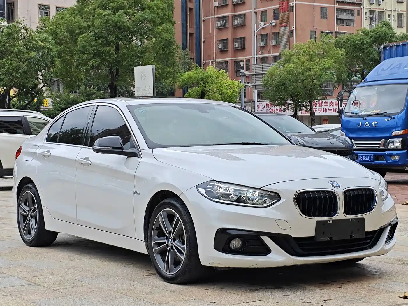 BMW 1 Series 2017 118i Sport фото 3