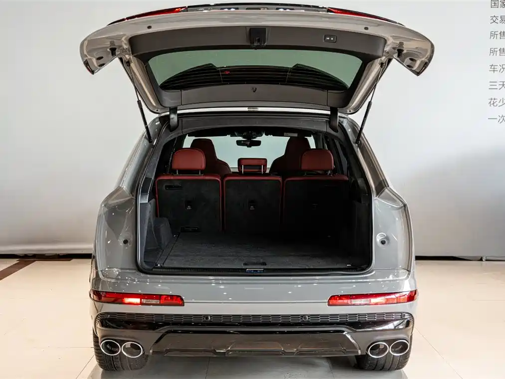 Audi SQ7 2024 4.0 TFSI Dark Knight Edition фото 19