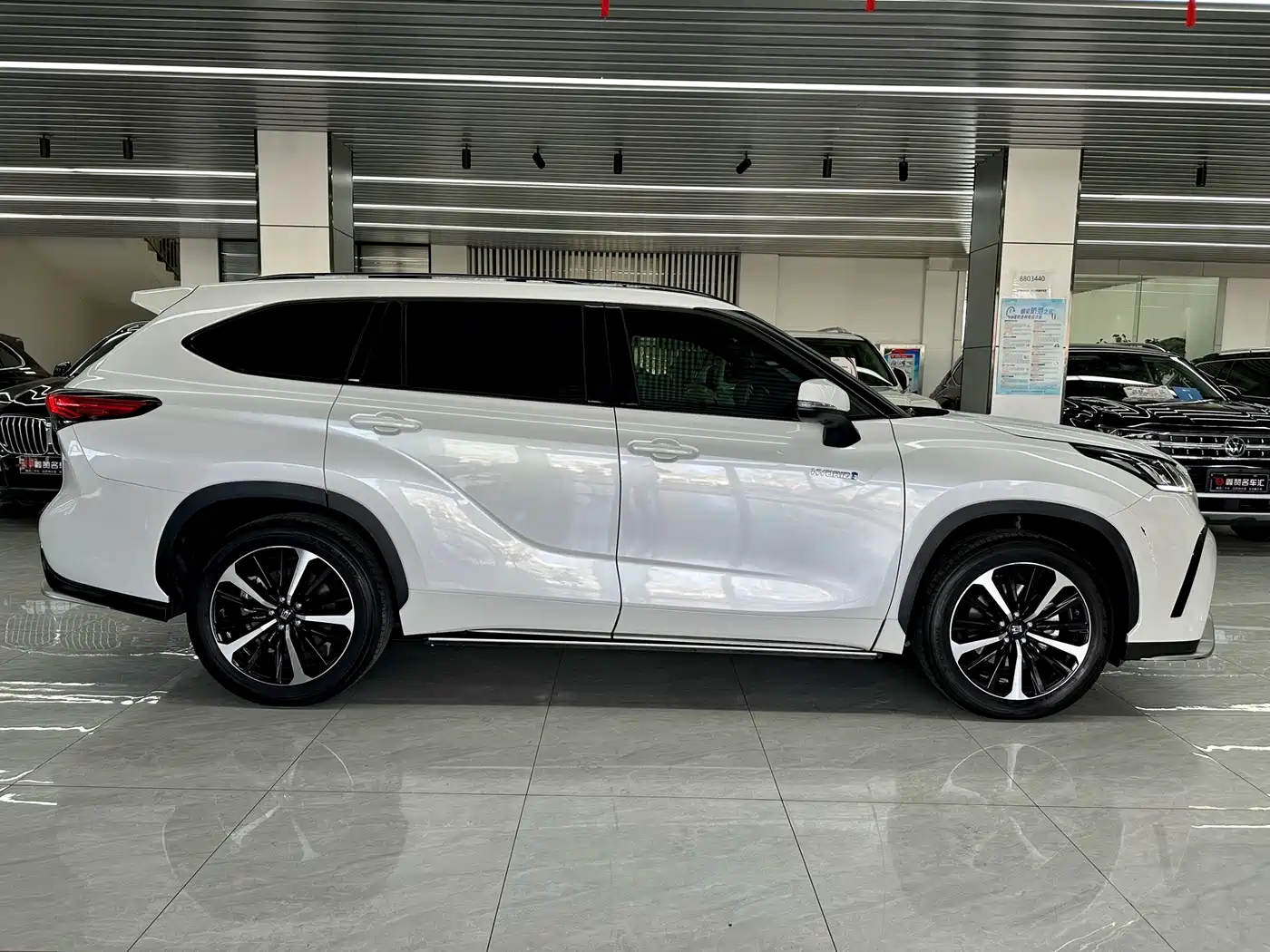 Toyota Crown Kluger 2022 2.5L HEV 4WD Premium Edition фото 6