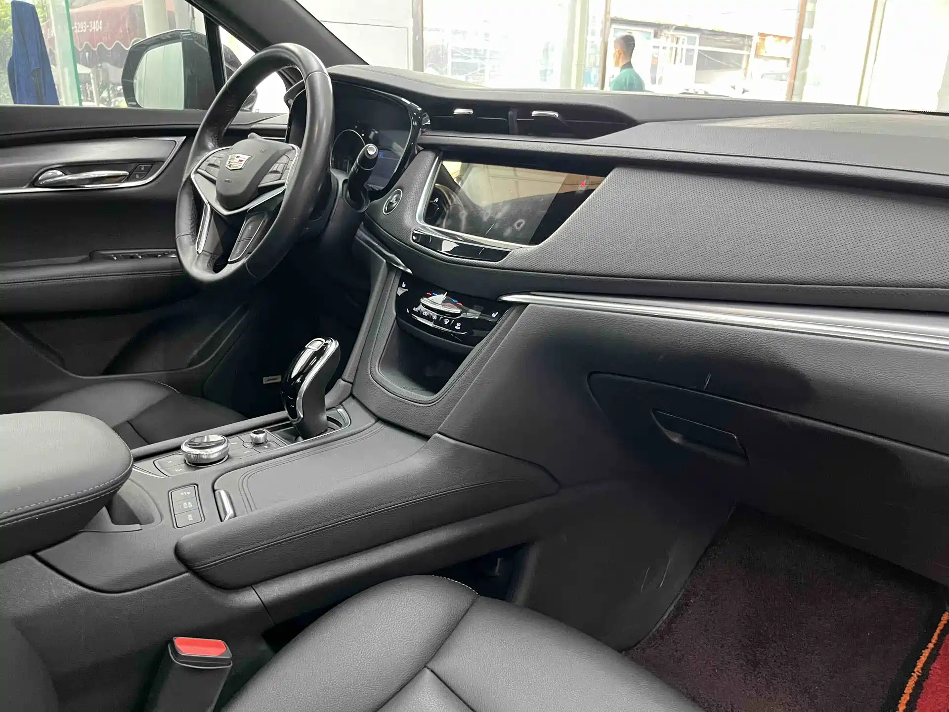 Photo 8 - Cadillac XT5
