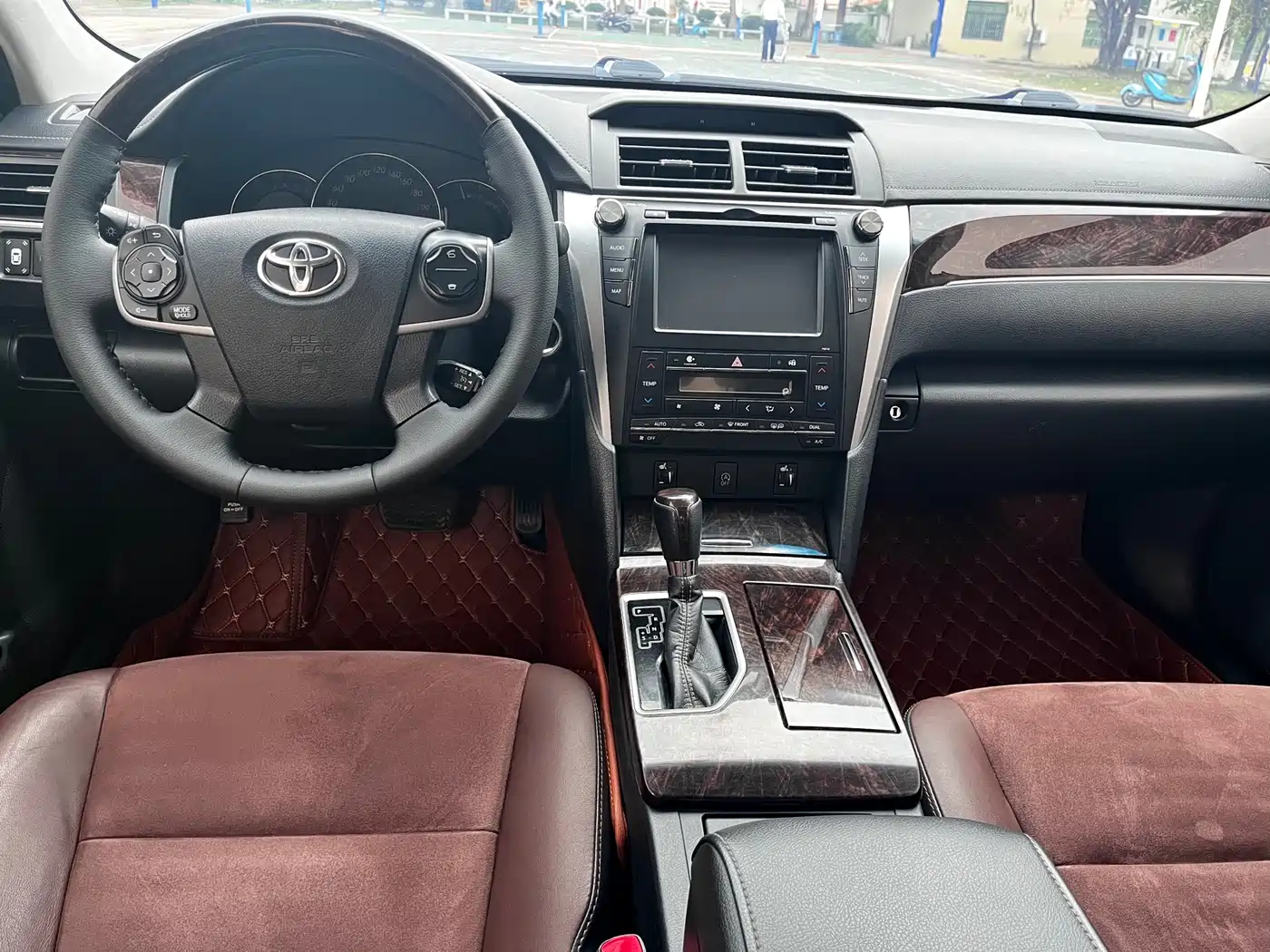 Toyota Camry 2016 2.5G 10th Anniversary Luxury Navigation Edition фото 8