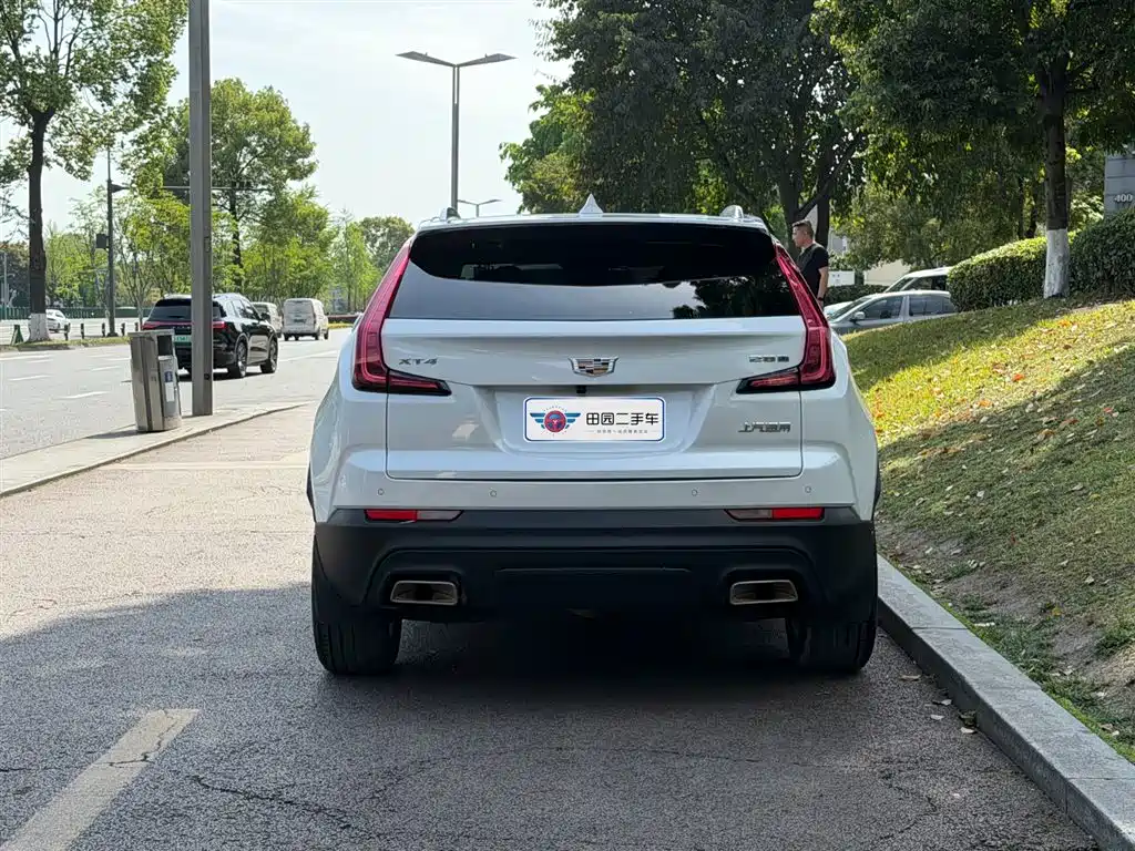 CADILLAC XT4