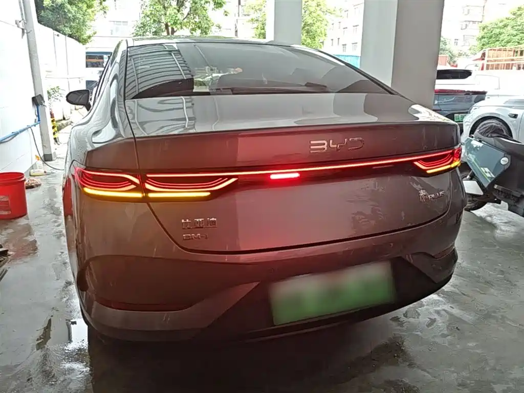 BYD Qin PLUS 2025 DM-i Smart Drive 55KM Leader фото 6