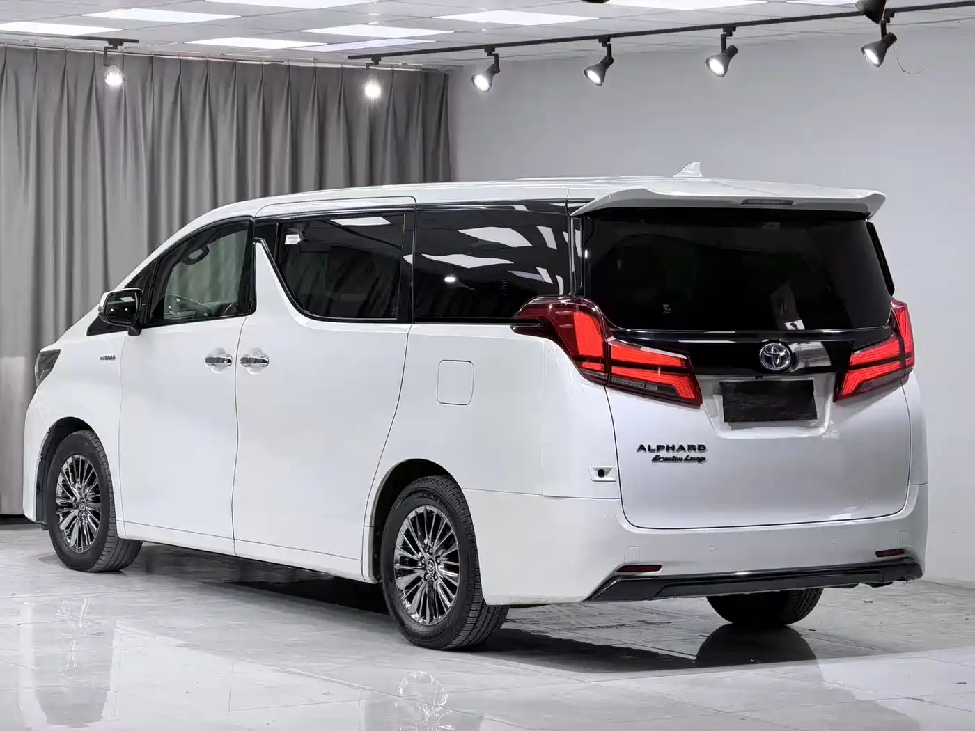 Toyota Alphard 2021 Hybrid 2.5L Premium фото 4