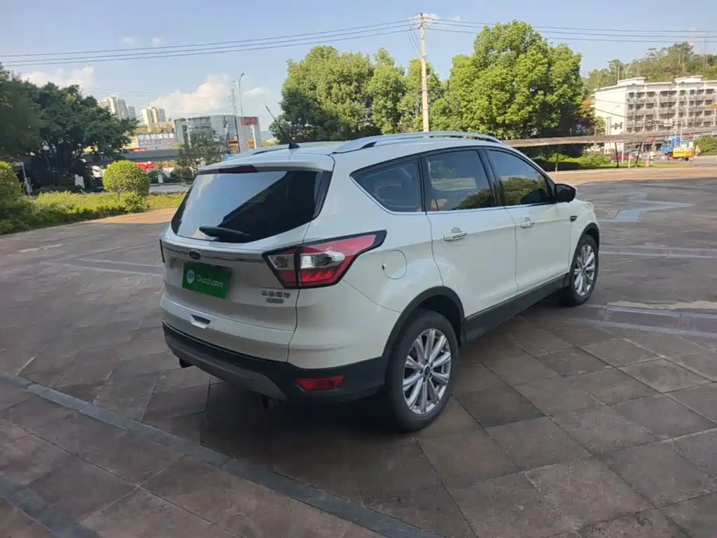 Фото 7 - Ford Kuga