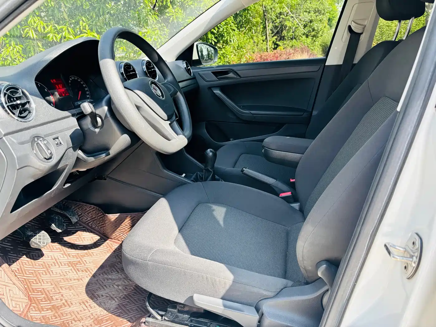 Volkswagen Jetta 2019 Dream Edition 1.4L Manual Fashion фото 7