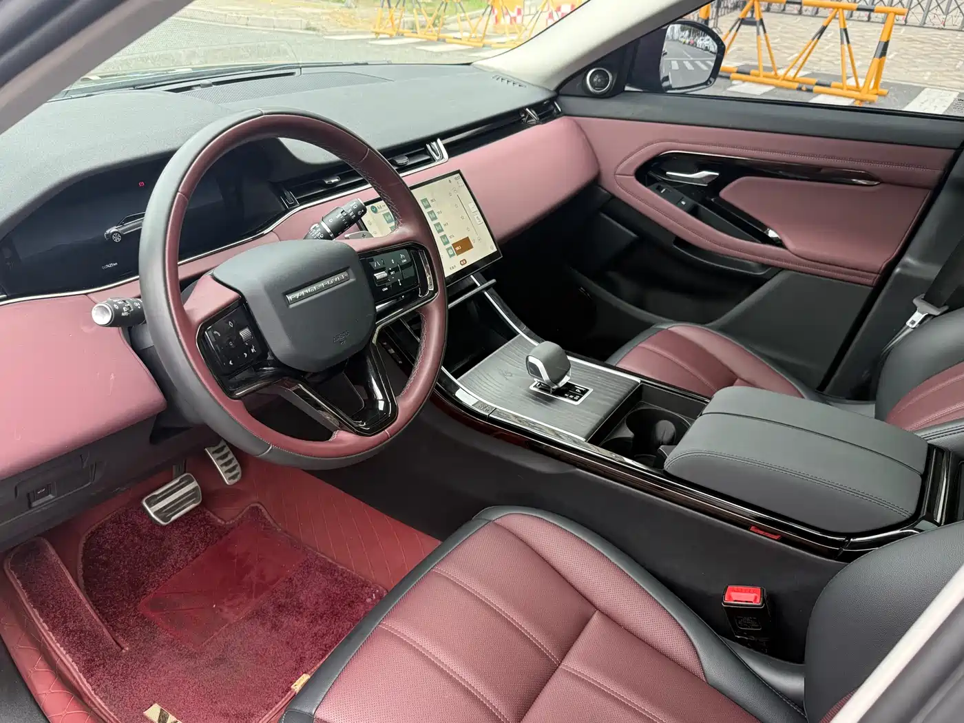 Land Rover Range Rover Evoque 2024 Range Rover Evoque L 249PS Light Master Edition фото 8