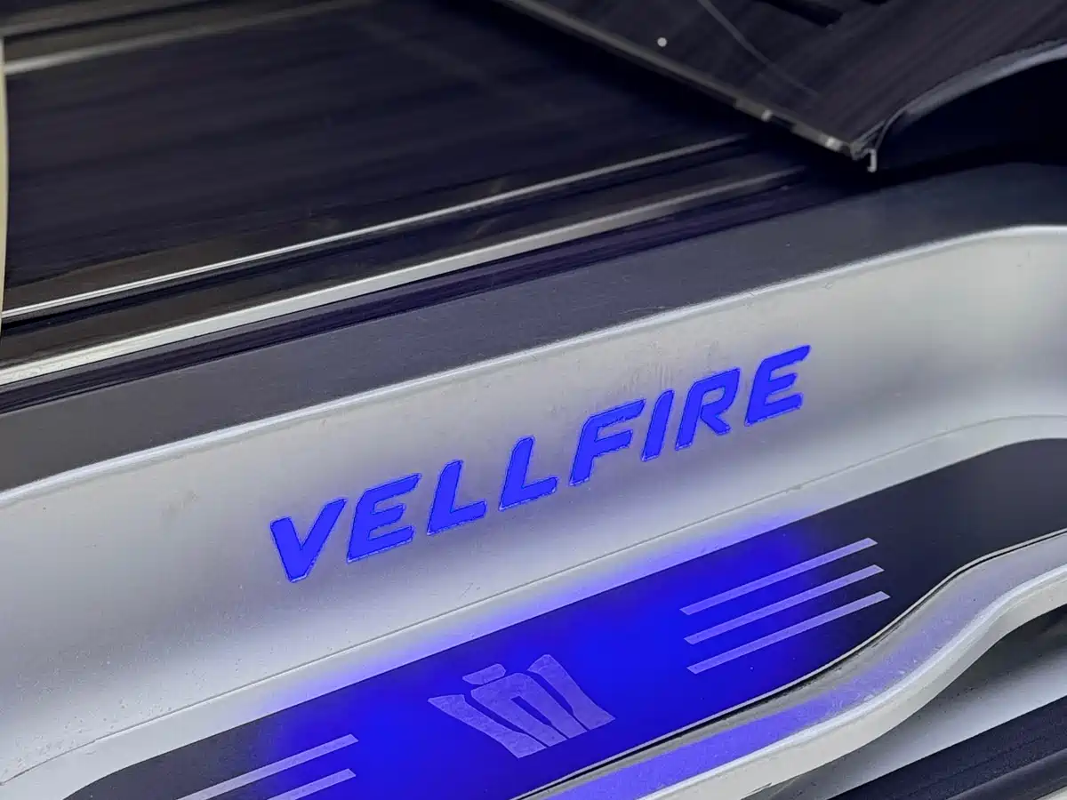 Toyota Vellfire 2021 Crown Hybrid 2.5L HV Premium Edition фото 9