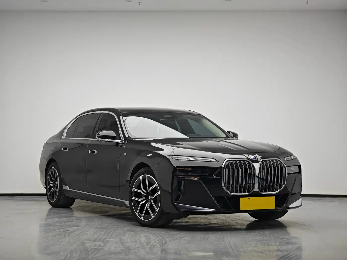 BMW 7 Series 2023 Model 735Li M Sport Package фото 3