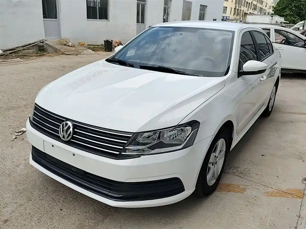 Volkswagen Lavida 2015 1.6L Automatic Trend Edition фото 2
