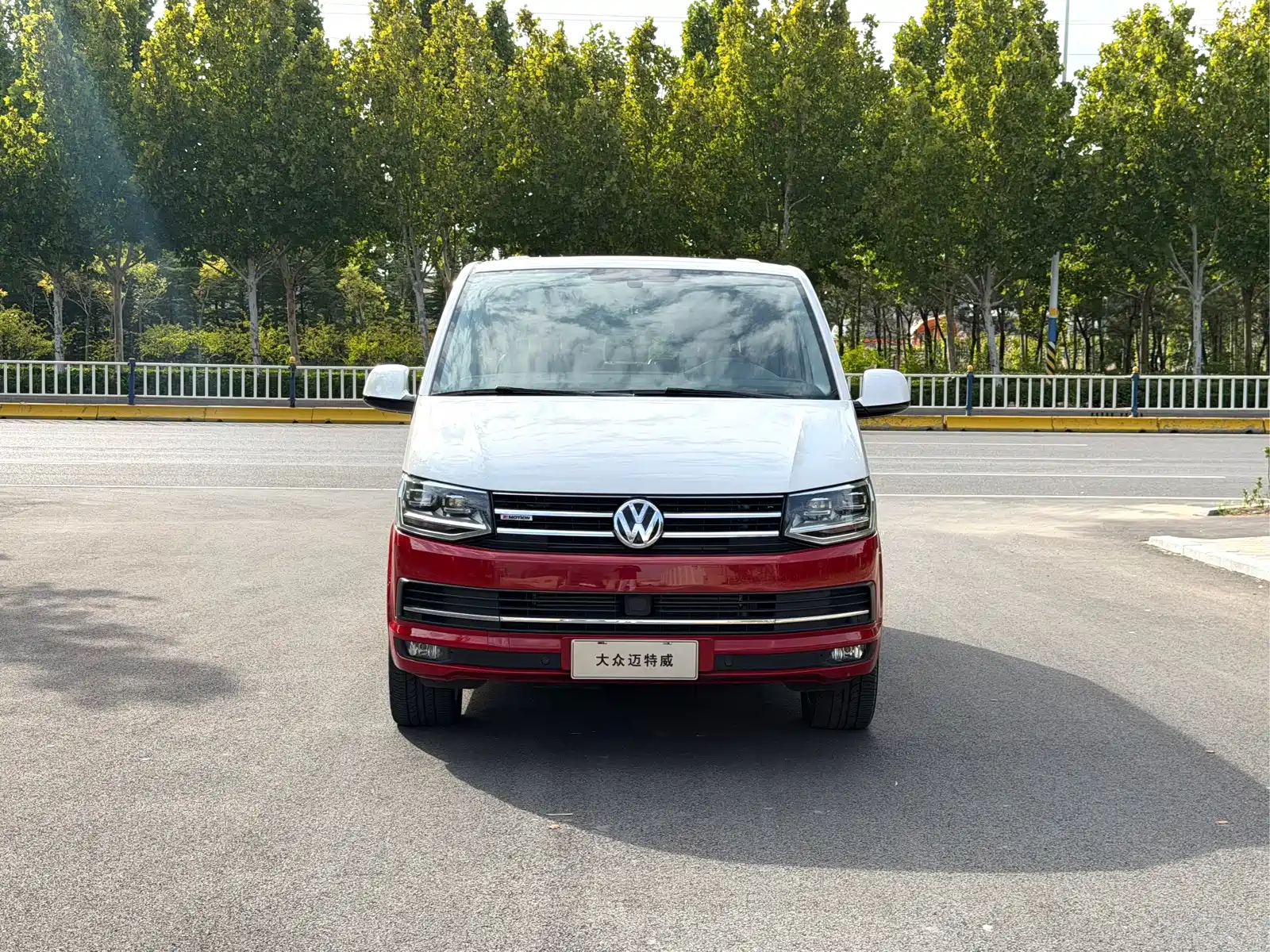 Фото 2 - Volkswagen Multivan