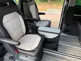 Фото 23 - Volkswagen Multivan