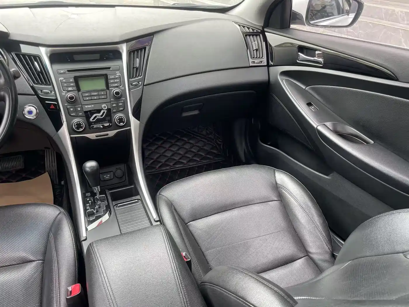 Hyundai Sonata 2014 2.0L Automatic Luxury фото 10