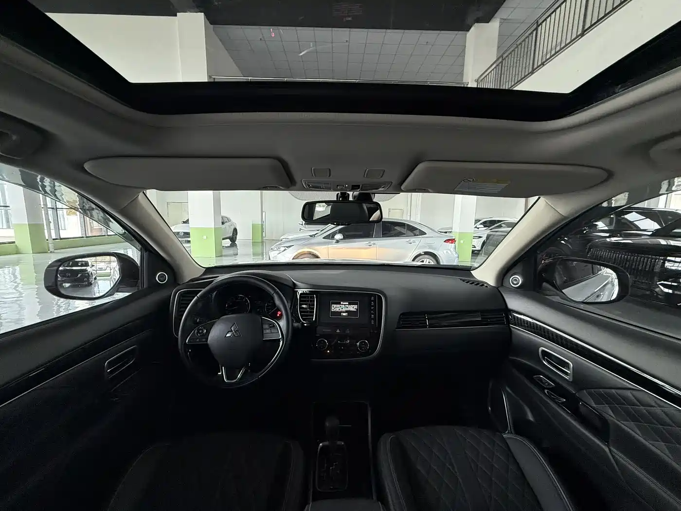 MITSUBISHI OUTLANDER