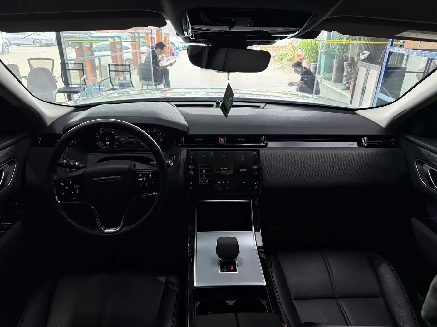 Land Rover Range Rover Velar 2024 S фото 5