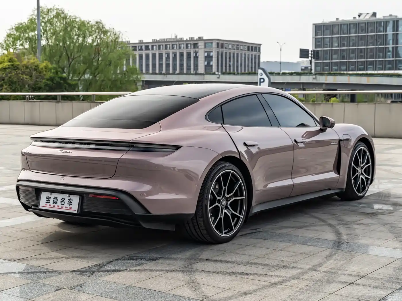 PORSCHE TAYCAN