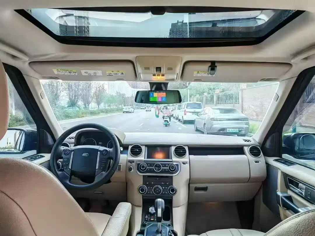 Land Rover Discovery 2013 3.0 SDV6 HSE Diesel фото 8