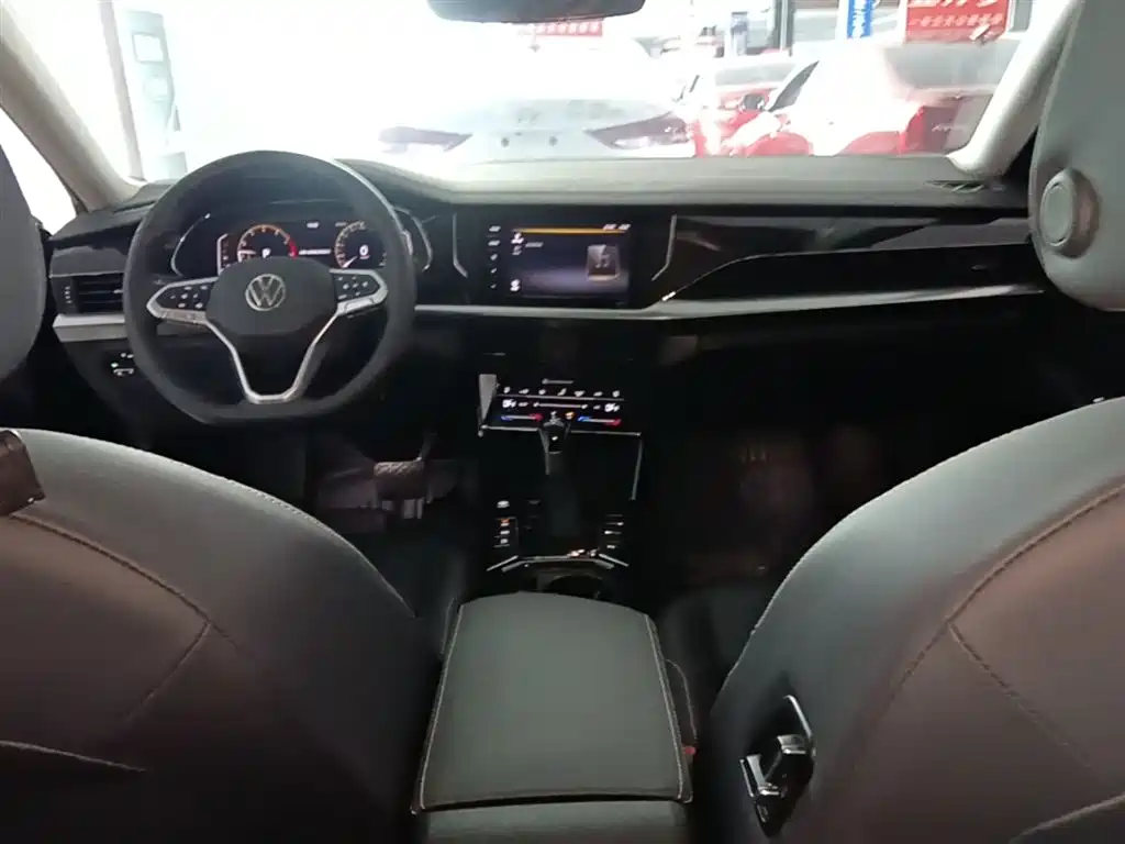 Volkswagen Passat 2025 Outstanding 380TSI Starlight Dragon Soaring Edition фото 10