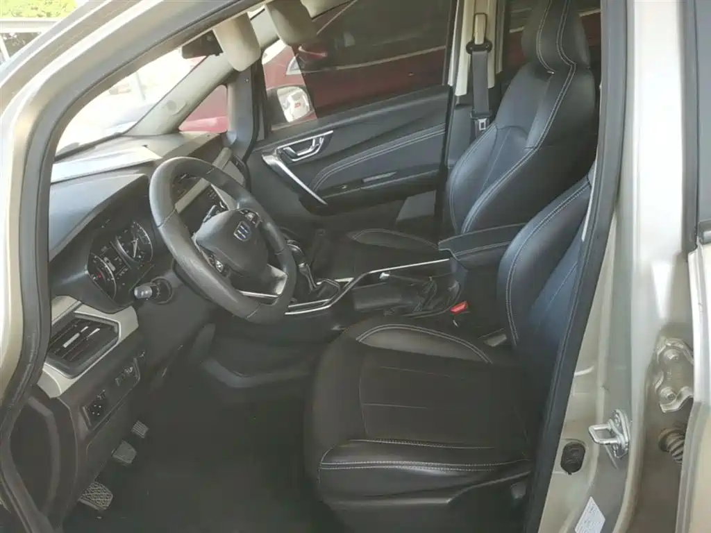 Фото 15 - Geely Vision X3