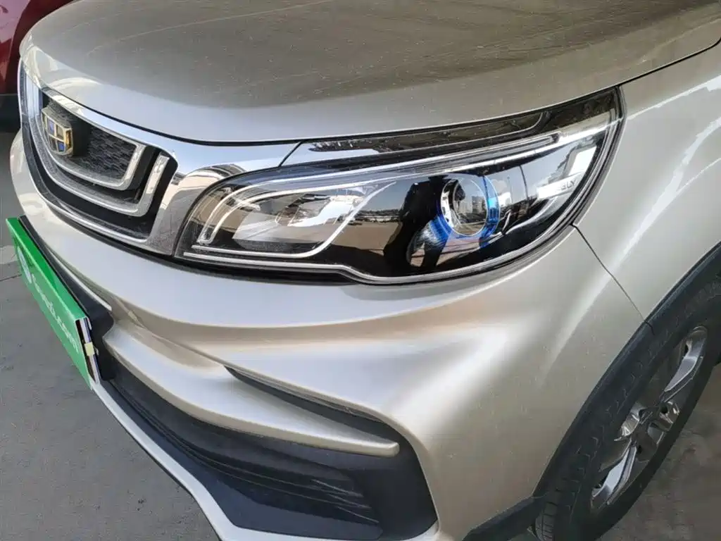 Фото 24 - Geely Vision X3