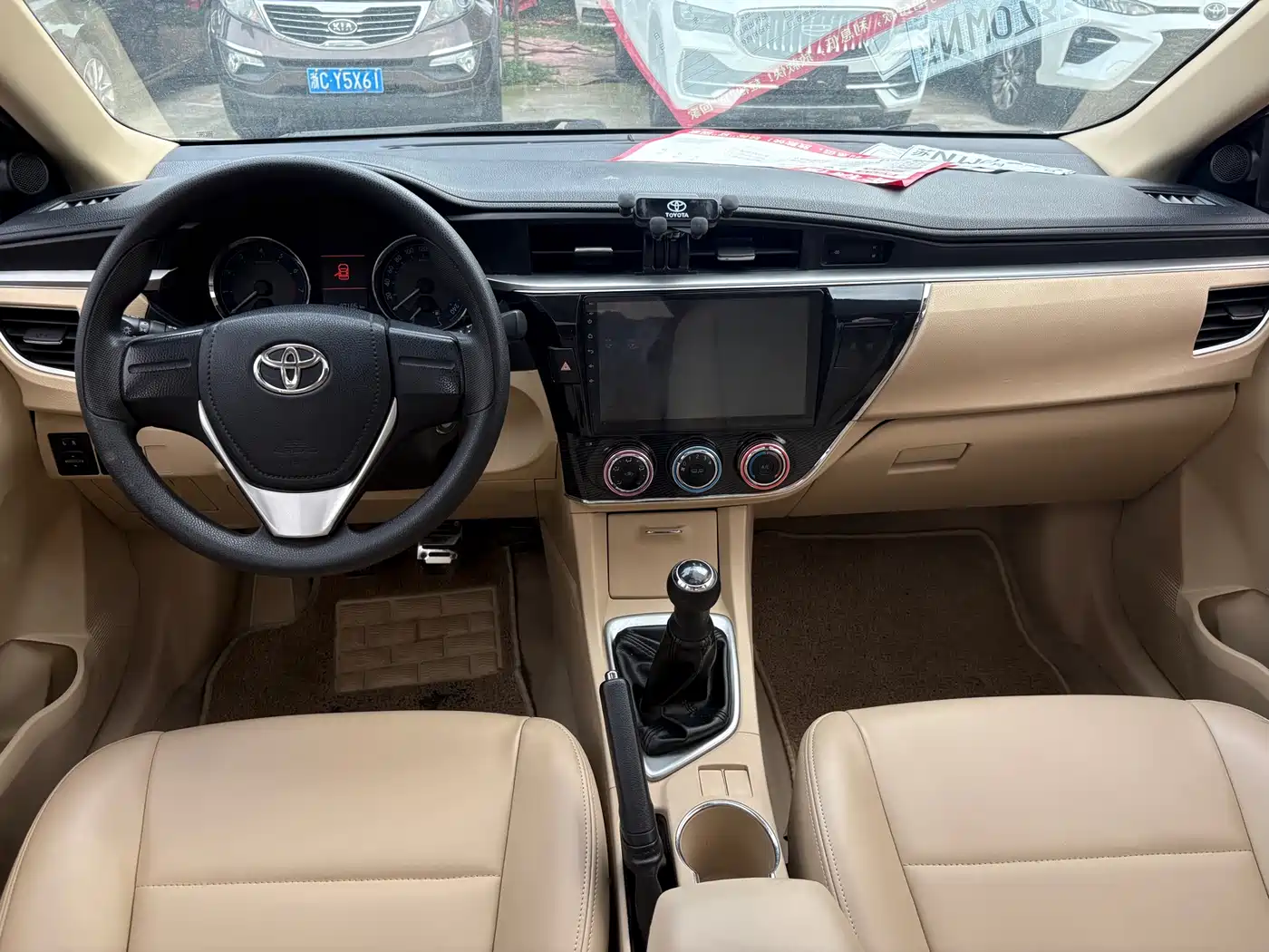 Toyota Corolla 2014 1.6L Manual GL-i фото 5