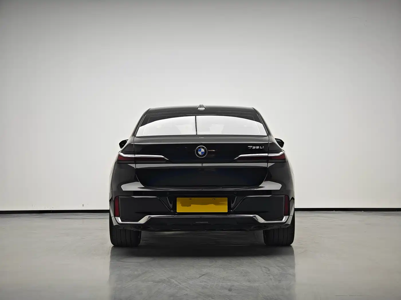BMW 7 Series 2023 Model 735Li M Sport Package фото 6