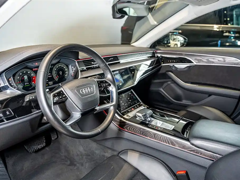 AUDI A8